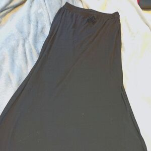 Women's City Streets skirt with slits on each side black size Small